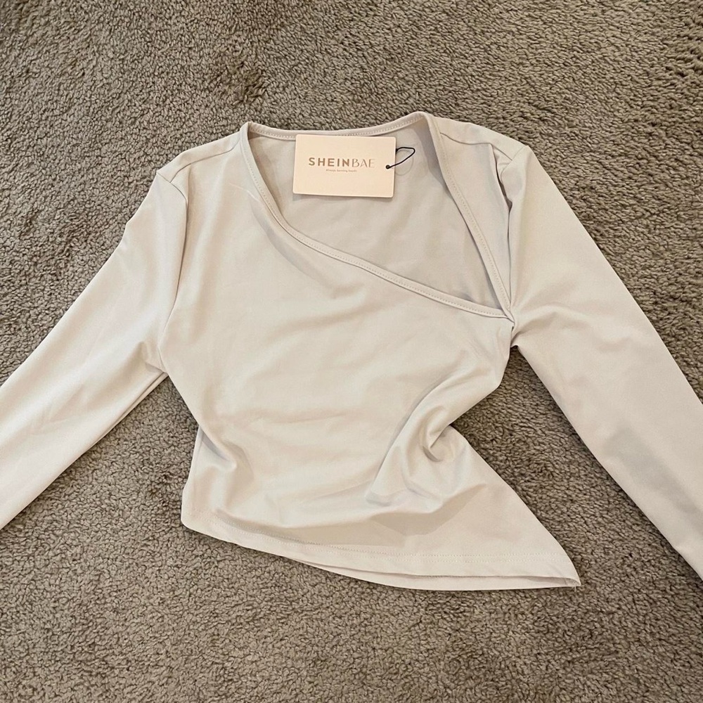 Aritzia inspired Shein beige asymmetrical long sleeve crop top NEW never worn